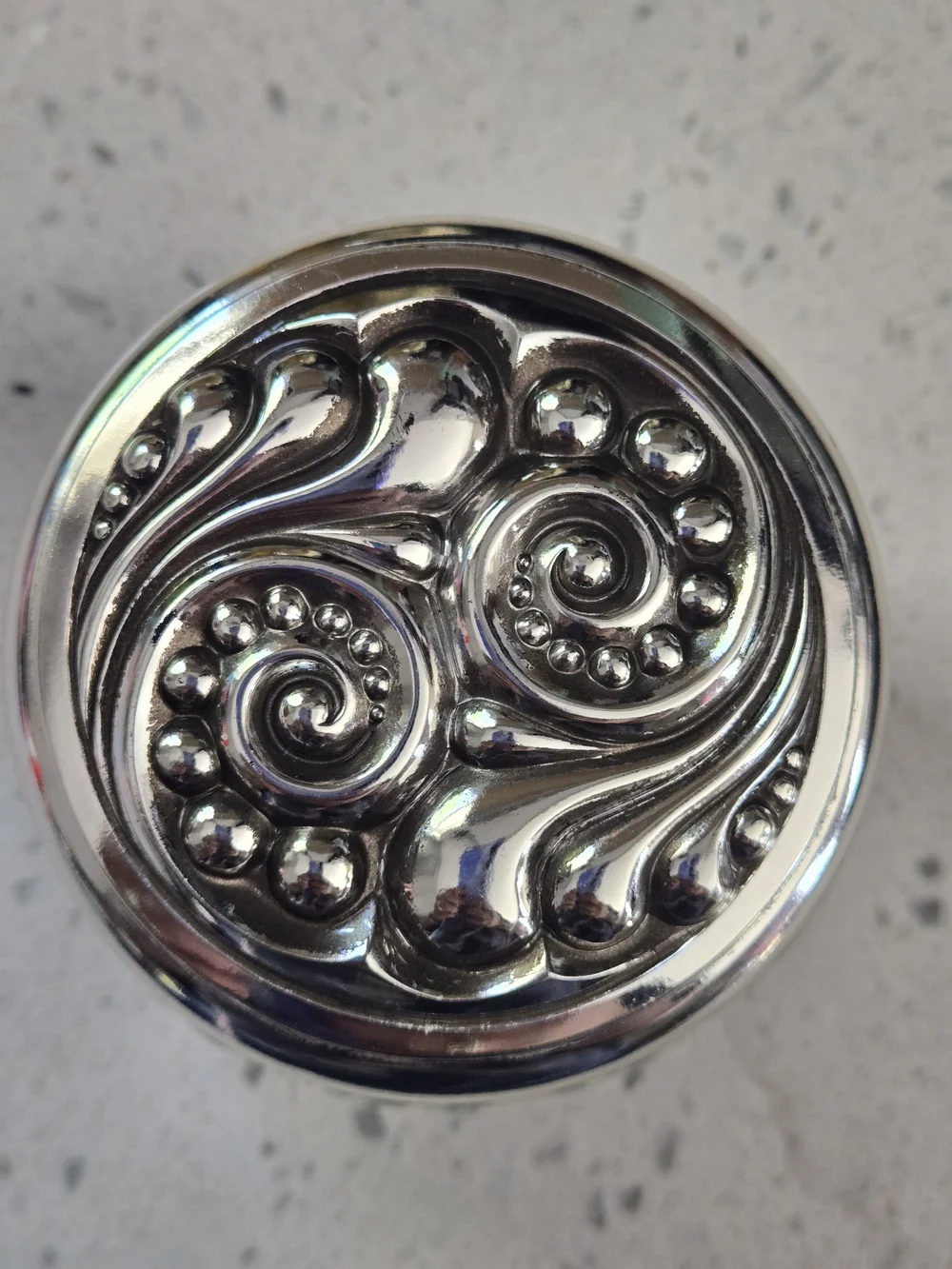 Vintage Avon Vanity Jar Glass With Embossed Patterned Silver-tone Lid